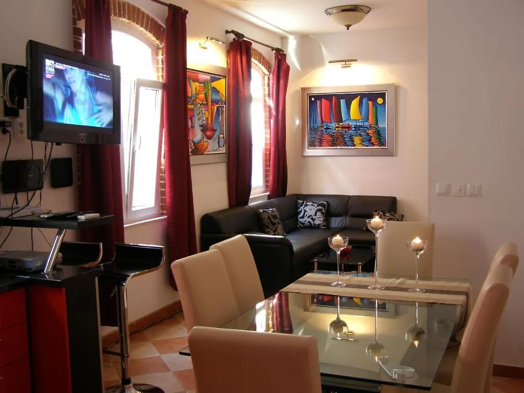 Split Artistic Apartments